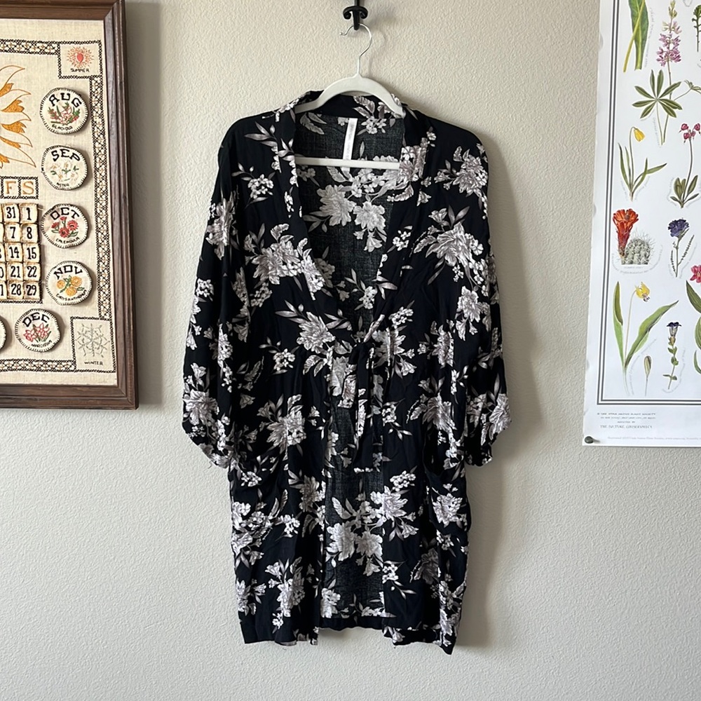 Spiritual Gangster Lounge Shrug